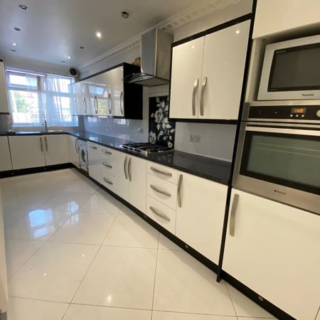 1 Bed Flat, Fleetwood Road, NW10 - Photo 3