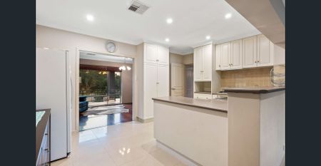 Spacious Indoor/Outdoor Family Home - Photo 5