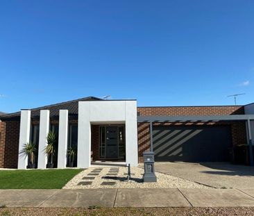 Neat Family Home In Convenient Position! - Photo 4