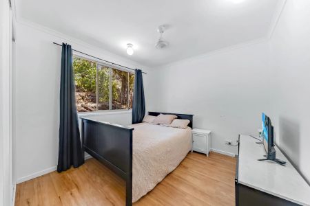 Elevated Living with Stunning Whitsunday Views - Photo 4