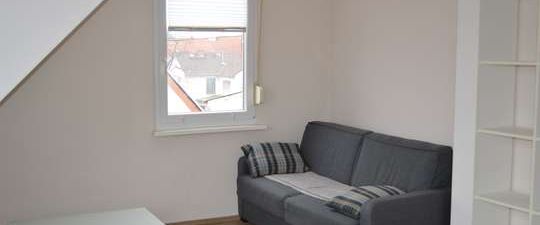 ZU VERMIETEN: Teilmöblierte schöne 2-Zimmer-Singlewohnung - Hochheim - Foto 1