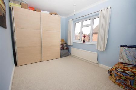 4 bedroom detached house to rent - Photo 2