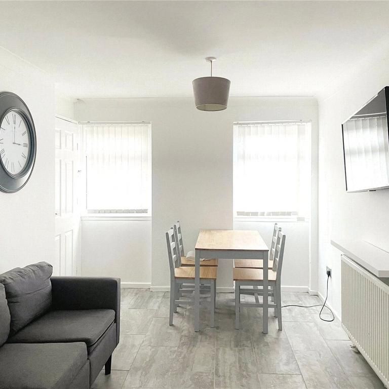 1 bedroom in a house share to rent - Photo 1