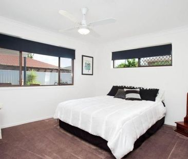 Spacious 4-Bedroom Family Home in Prime Paradise Point Location - Photo 1