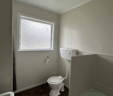 Two Bedroom On Victoria - Photo 3