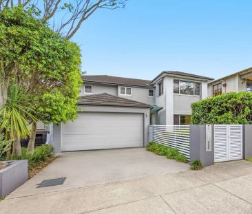 Expansive Family Haven with Harbour Views and Resort-Style Living - Photo 2