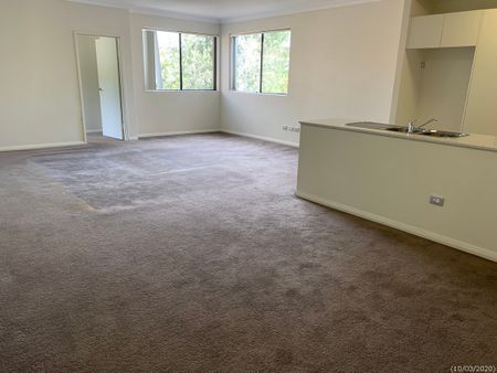 Spacious three bedrooms apartment plus study for lease ! Walking distance to Norwest train station - Photo 5