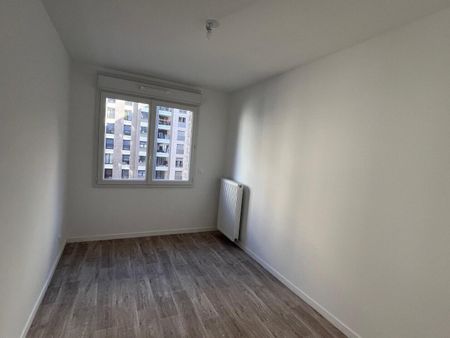location Appartement T4 DE 85.9m² À BOBIGNY - Photo 2