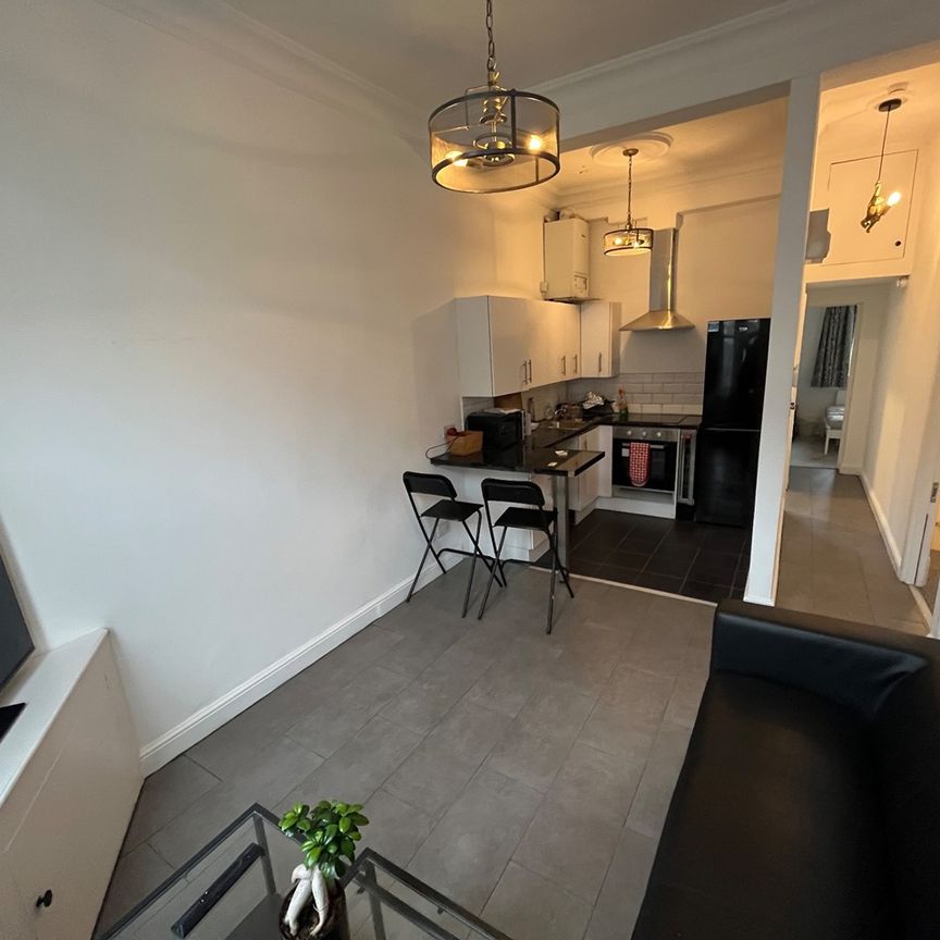 2 Bed Flat, Greyhound Road, W6 - Photo 1