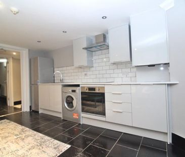 2 bedroom ground floor flat to rent - Photo 3