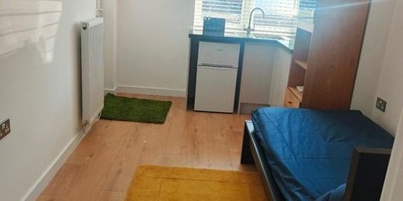 1 bedroom in a house share to rent - Photo 3