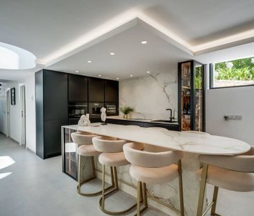 4 bedroom luxury Villa for rent in Estepona, Spain - Photo 5