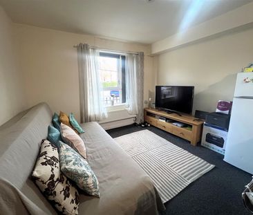 1 -3 Gammons Lane, Watford - Photo 2