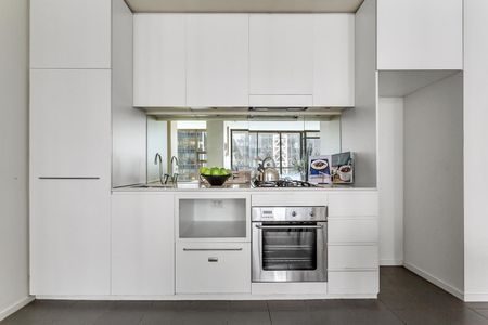 812/8 Mccrae Street, Docklands VIC 3008 - Photo 5