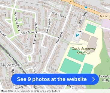 The Grove, SO19 - Photo 1