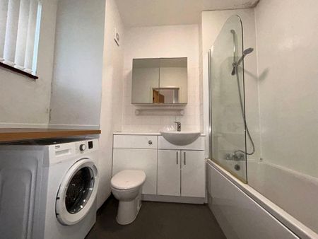 2 bed ground floor flat to rent in NE10 - Photo 3