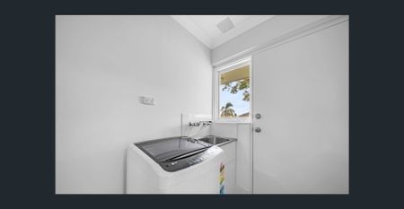 Stylish 3x1 with Huge Outdoor Space - Move-In Ready! - Photo 4