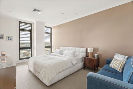 Unit 604/2 Darling Point Road, - Photo 2