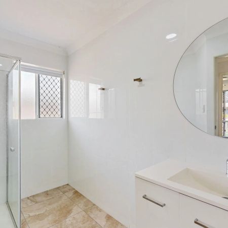 Stylish 3-Bedroom Home - Photo 4