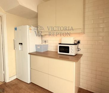 4 bedroom terraced house to rent - Photo 5
