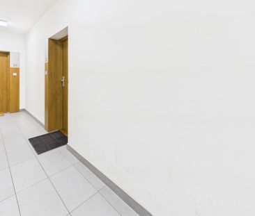 2 pokoje, balkon i garaż – komfort i styl w jednym - Zdjęcie 1