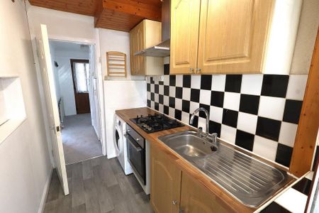 4 bedroom terraced house to rent - Photo 4
