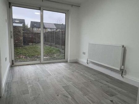 Shepherds Close, Romford, RM6 - Photo 4