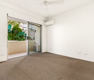 Contemporary Two-Bedroom Apartment in Teneriffe - Photo 3