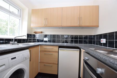 18, Abbeydale Grove, Kirkstall, Leeds, LS5 3RE - Photo 3