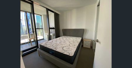 Fully Furnished Modern 2 Bedroom Apartment Close To University Of Melbourne - Photo 2