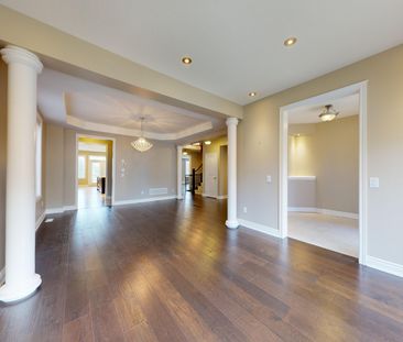 Luxurious Oakville Home - 5 Beds, 5 Baths, 5,358 Sq. Ft. - Photo 4