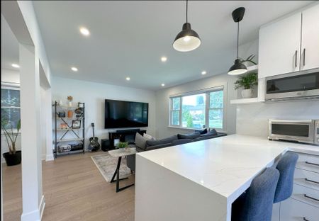 For Lease - 217 Van Dusen Boulevard, Toronto, Ontario - Photo 2