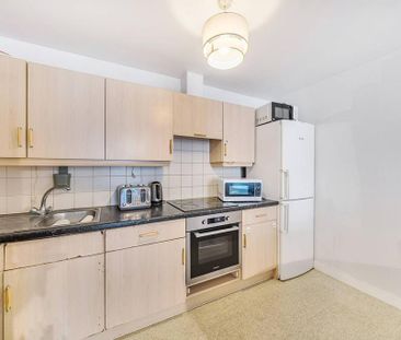 3 bedroom flat to rent - Photo 5