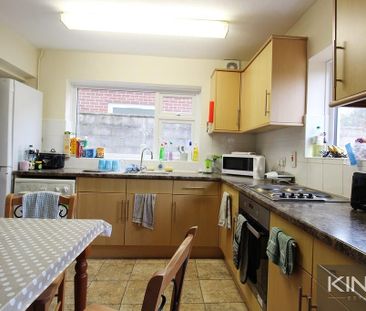 4 bedroom semi-detached house to rent - Photo 5