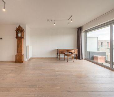 Rustig gelegen appartement vlak bij station Brugge, omringd door groen - Photo 2