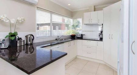 Quiet & Sunny Howick Home with Fully-fenced Garden - Photo 5