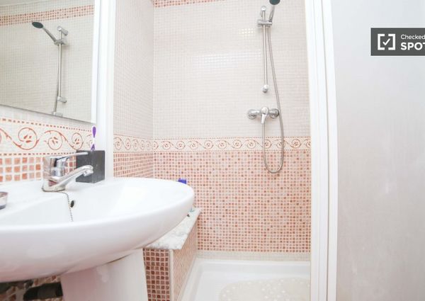 valencia, Valencian Community 46011