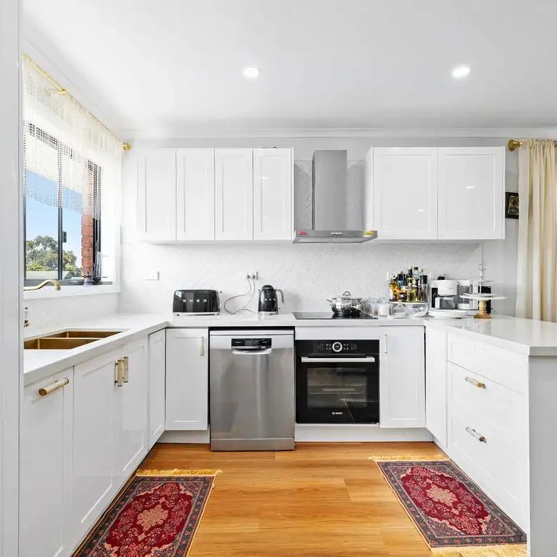 “Renovated and low maintenance!” - Photo 1