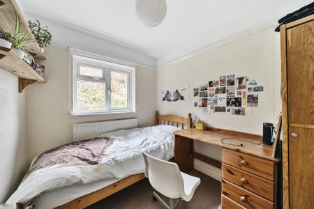 4 bedroom semi-detached house to rent - Photo 5