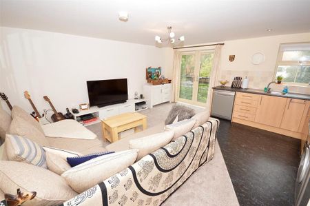 2 bedroom flat to rent - Photo 3