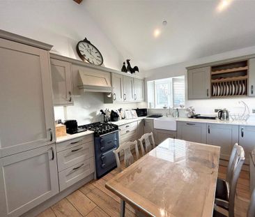 2 bedroom barn conversion to rent - Photo 3