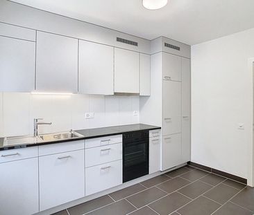 Lumineux logement traversant avec vue imprenable et deux balcons ! - Photo 3