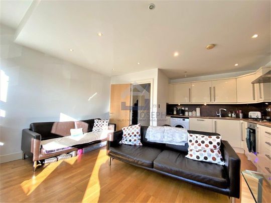 3 Bedroom Flat To Rent - Photo 1