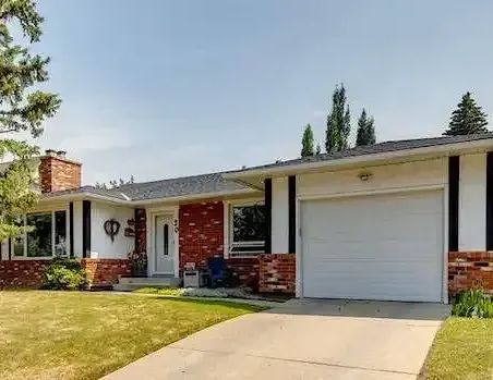 Steps To Lake Bonavista Family Bungalow | 20 Lake Linnet Close Southeast, Calgary - Photo 1