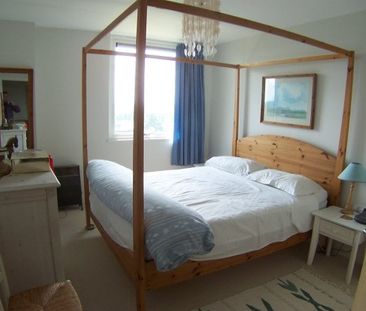 Sandling Park, Sandling Lane, Maidstone - Photo 4