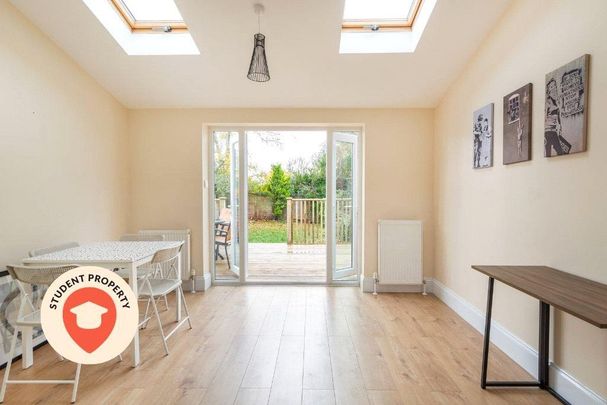 4 bedroom semi-detached house to rent - Photo 1