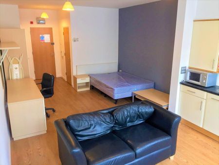 Studio to rent - Photo 2