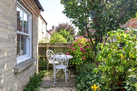 2 bedroom end of terrace house to rent - Photo 4