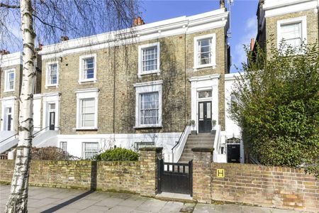 Newly renovated two bedroom set on first floor of a period conversion - Photo 3