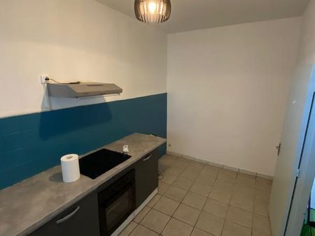 Location Appartement 3 pièces 73m² ST PIERRE 97410 - Photo 3